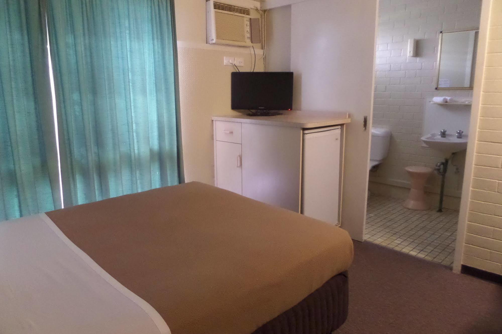 Moondarra Motel Innisfail Eksteriør billede